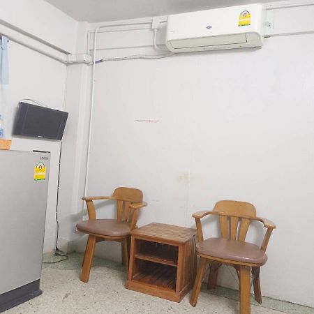 ห้องพักสุขสบายวังหลัง Bangkok Buitenkant foto