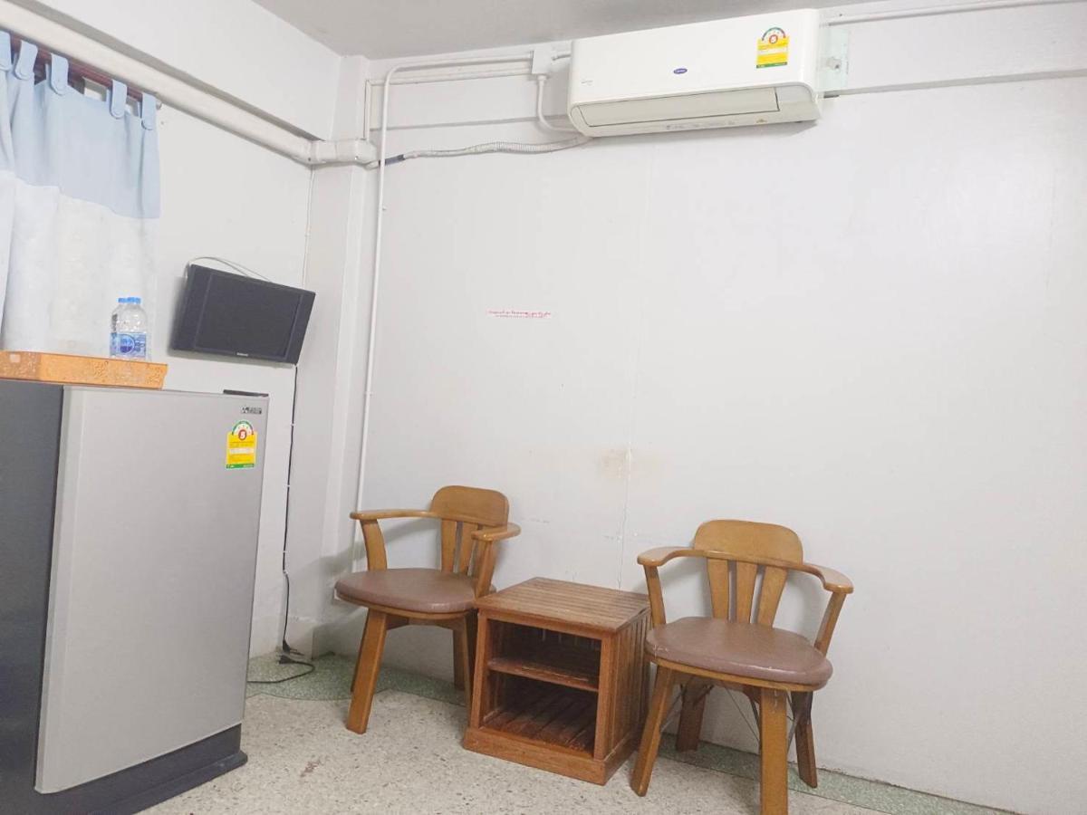 ห้องพักสุขสบายวังหลัง Bangkok Buitenkant foto