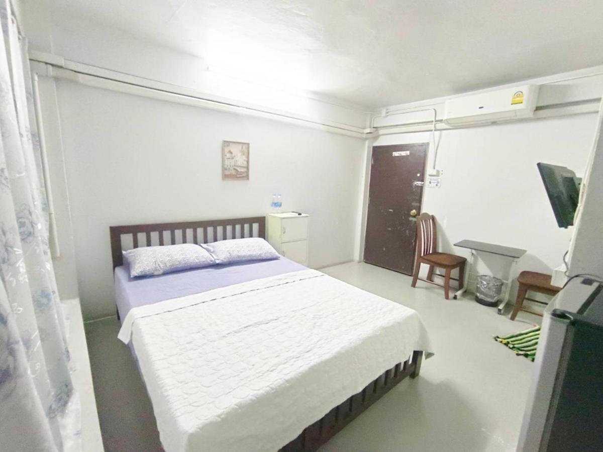 ห้องพักสุขสบายวังหลัง Bangkok Buitenkant foto