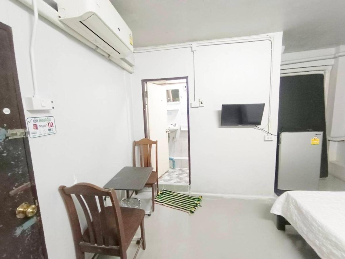 ห้องพักสุขสบายวังหลัง Bangkok Buitenkant foto